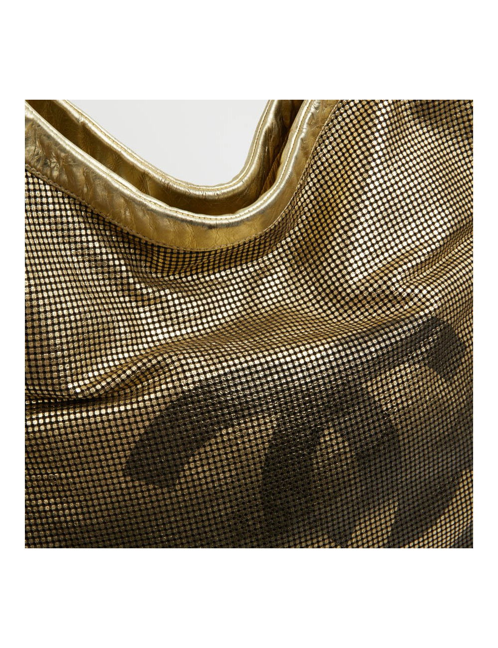 Sac CHANEL cuir perforé doré 
