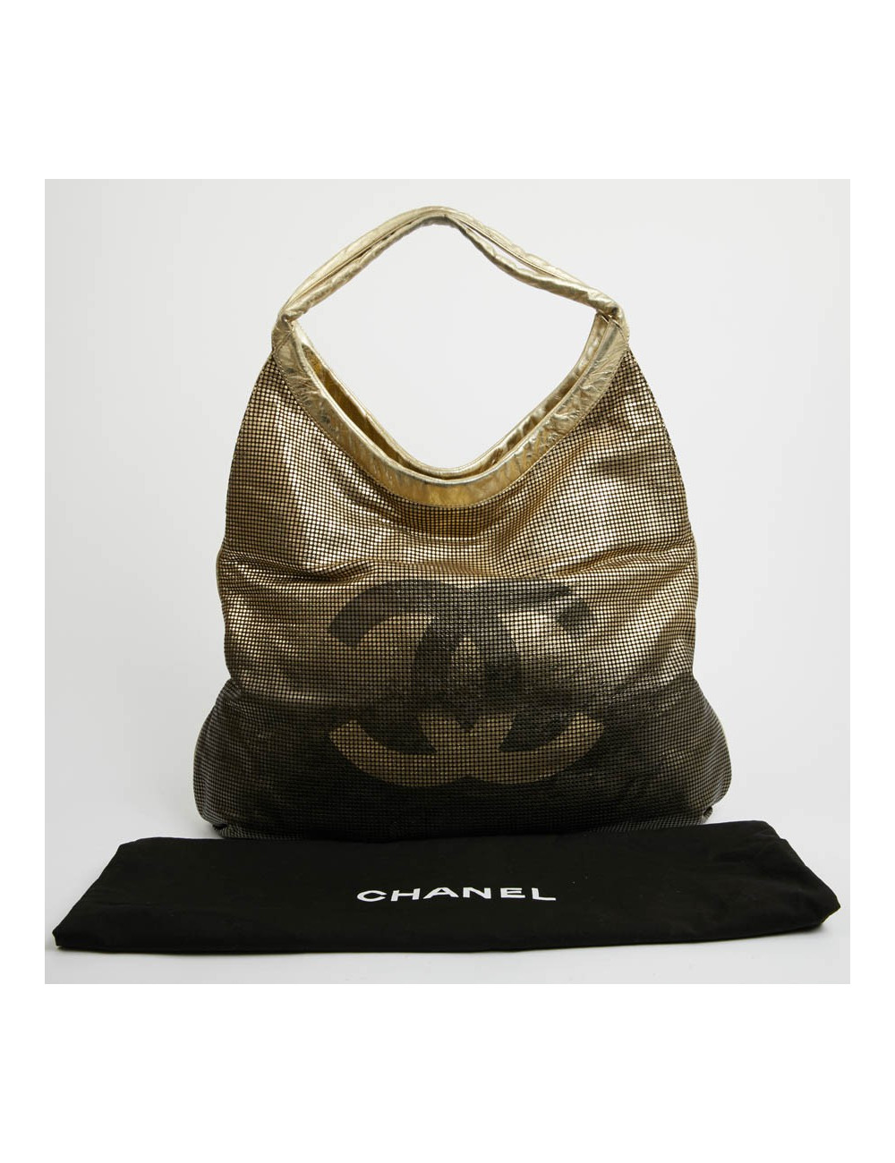 Sac CHANEL cuir perforé doré 