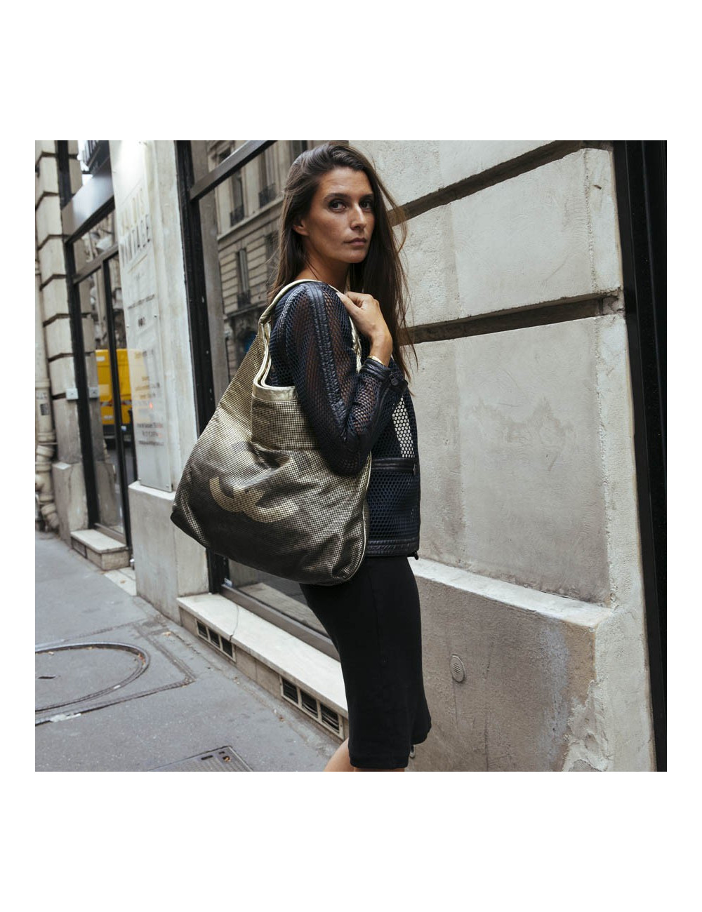 Sac CHANEL cuir perforé doré 