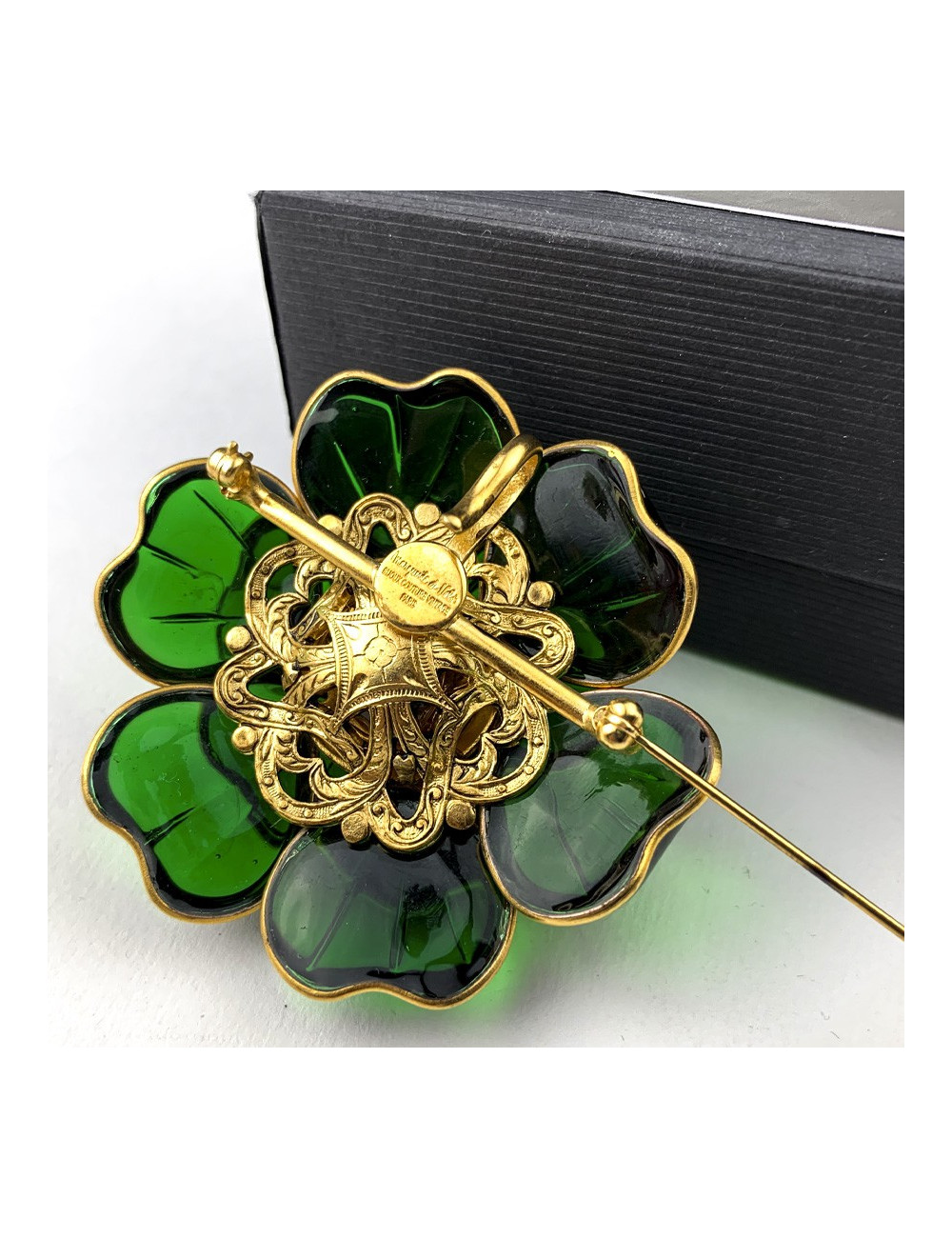 Broche camélia MARGUERITE de VALOIS