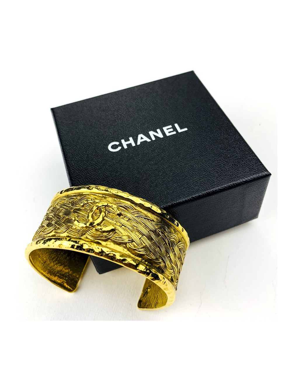 Manchette couture CHANEL vintage dorée