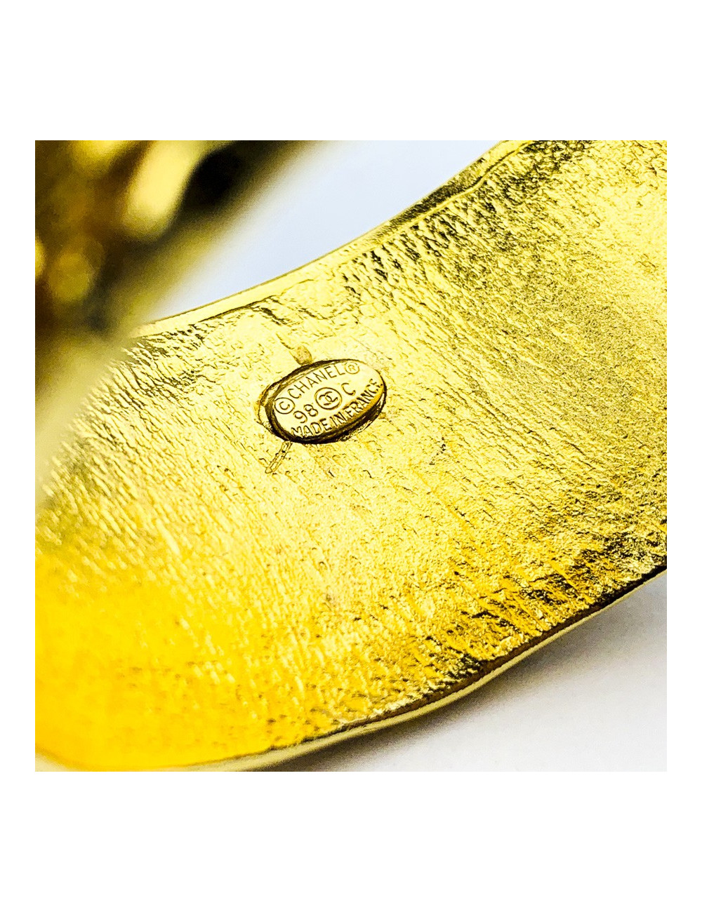 Manchette couture CHANEL vintage dorée