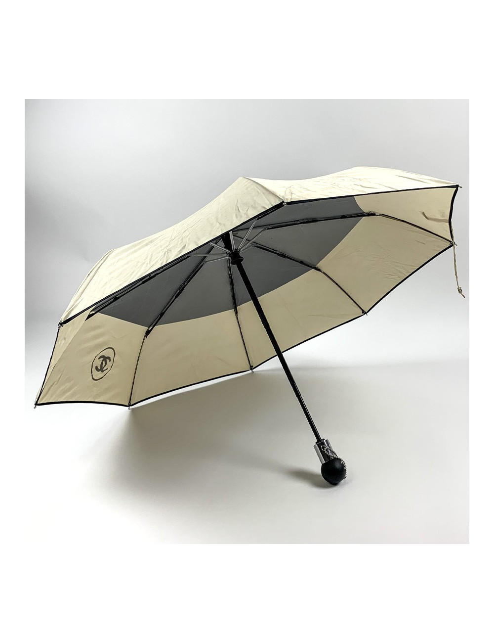 Parapluie CHANEL CC noir et beige clair