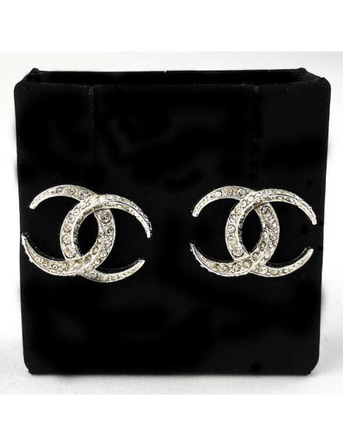 Boucles d'oreille clous CHANEL strass
