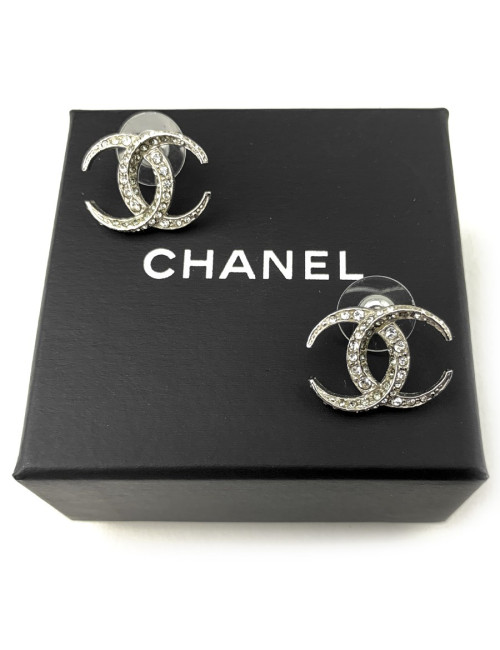 Boucles d'oreille clous CHANEL strass