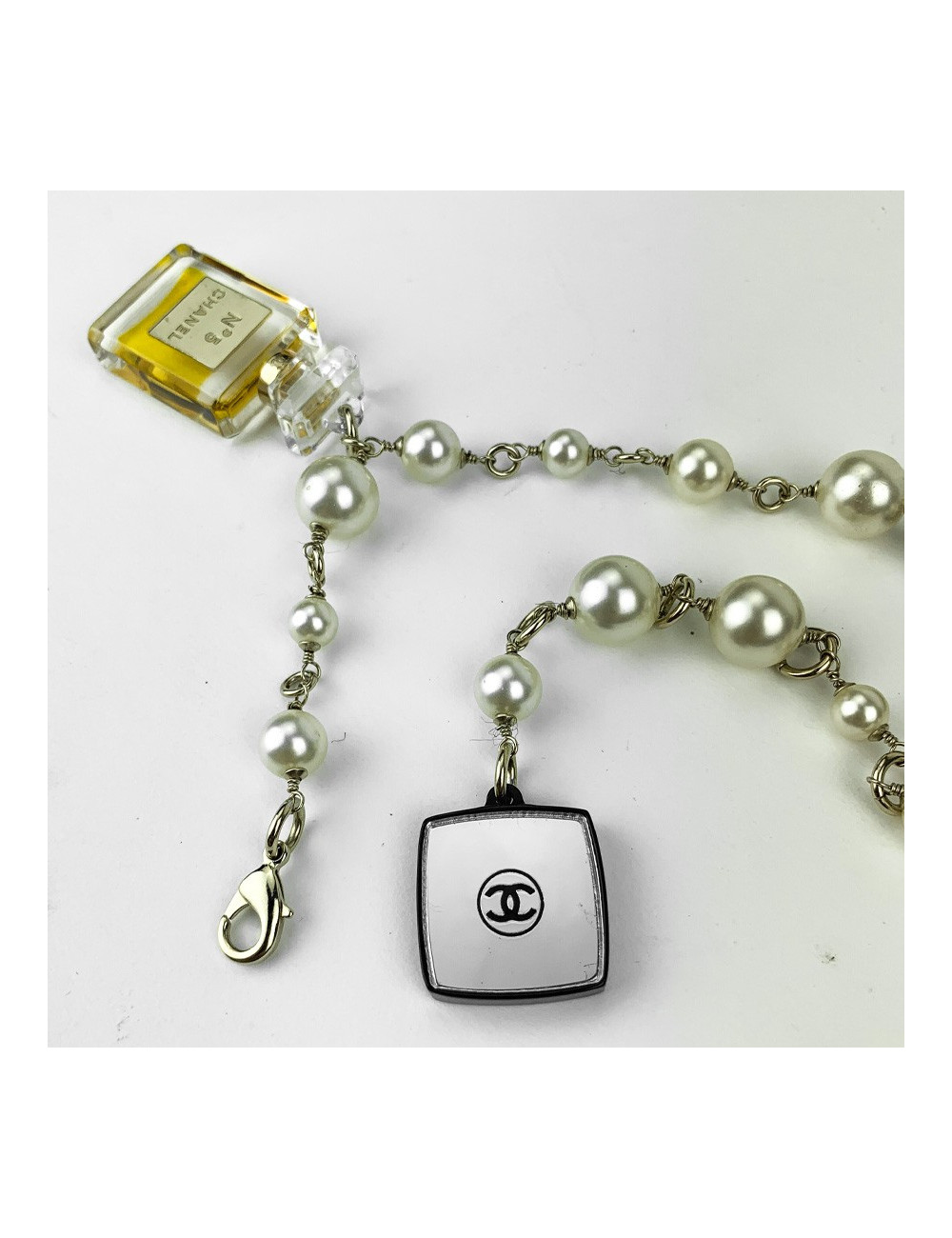 Sautoir CHANEL charms iconiques