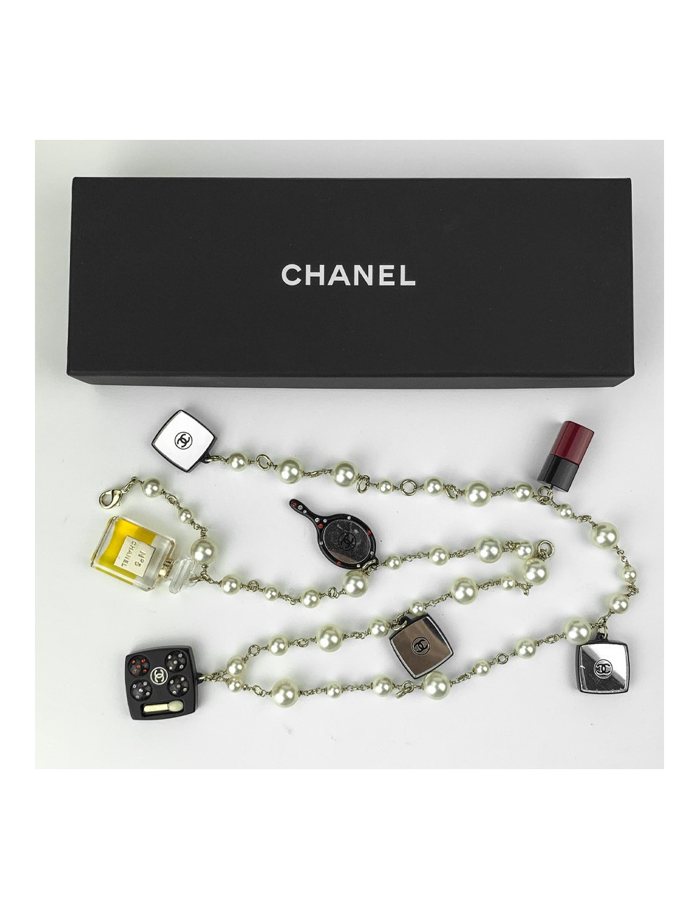 Sautoir CHANEL charms iconiques