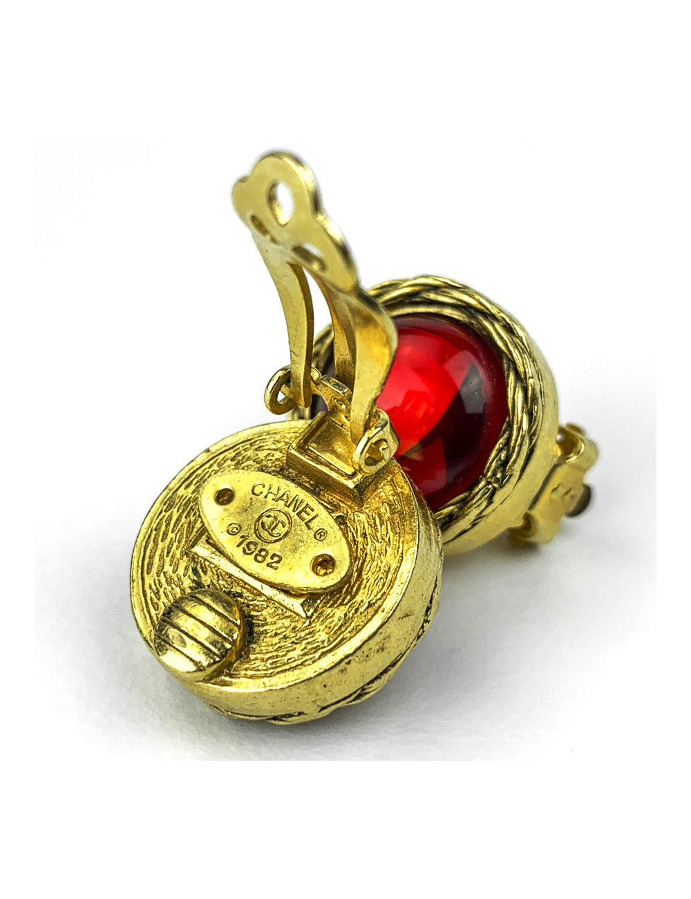 Clips CHANEL rouge vintage rondes vintage or et pate de verre