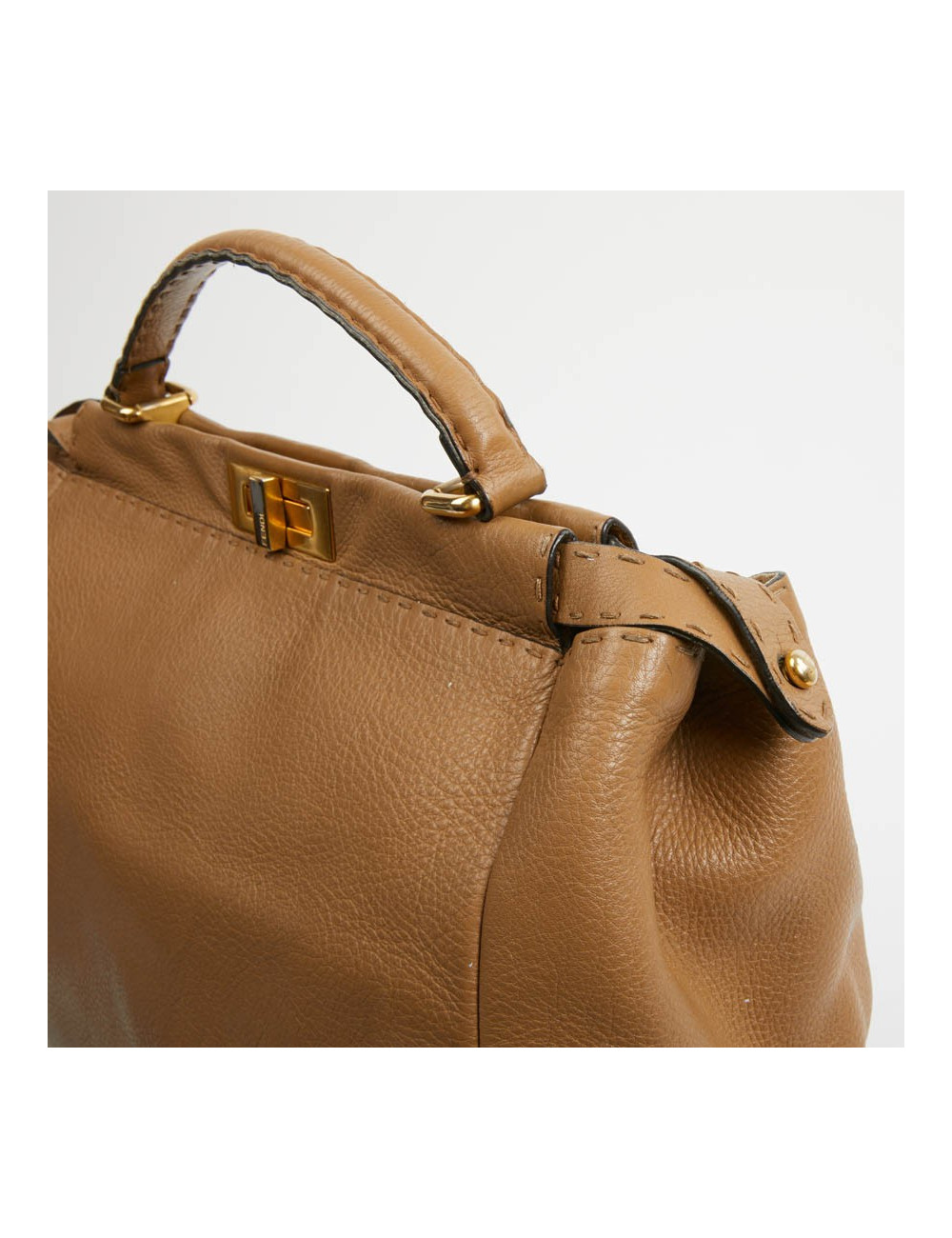 Peekaboo FENDI GM cuir grainé gold
