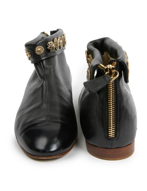Boots CHANEL T 38,5 cuir et boutons CHANEL