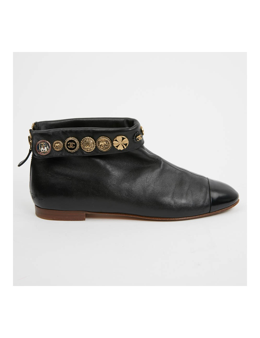 Boots CHANEL T 38,5 cuir et boutons CHANEL
