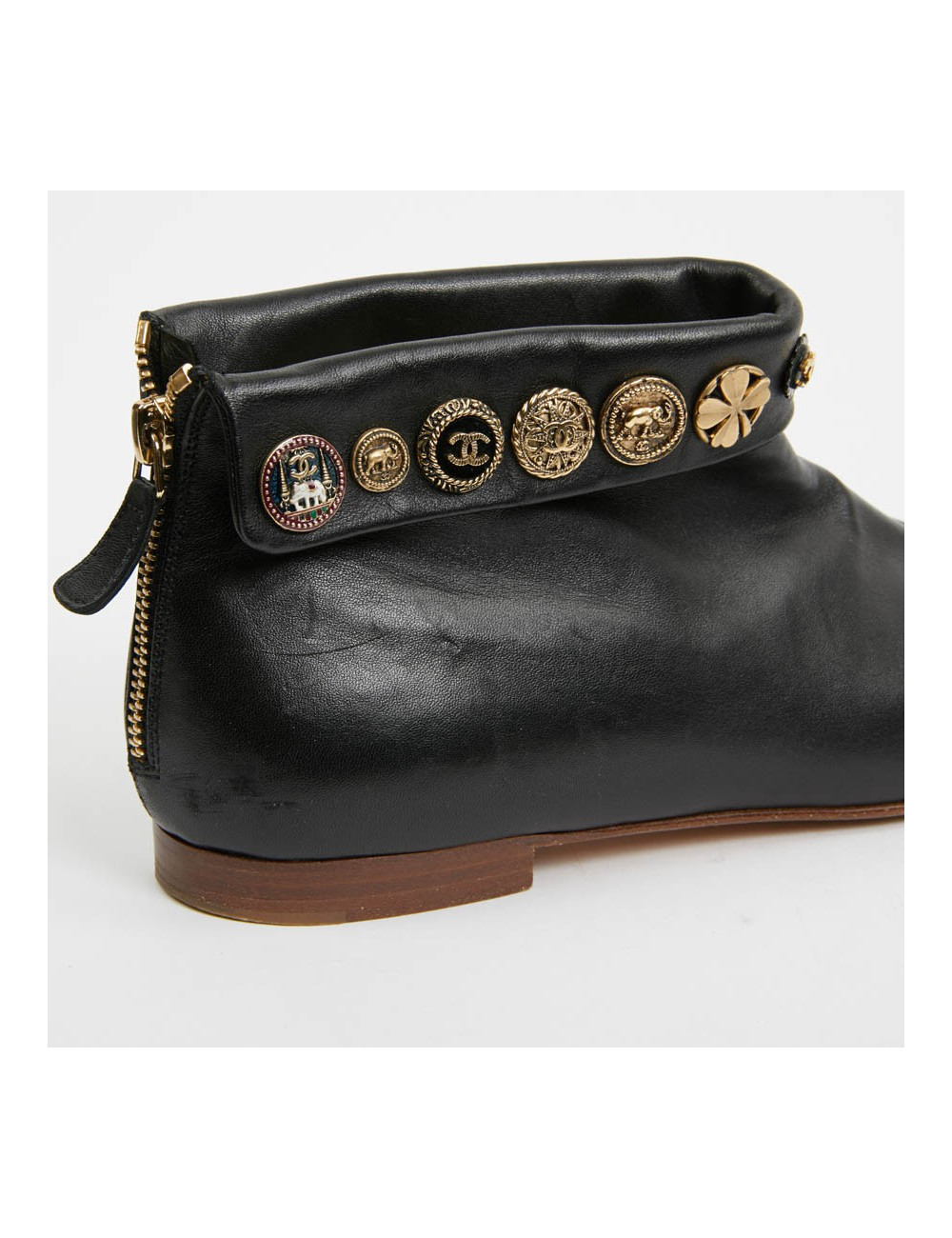 Boots CHANEL T 38,5 cuir et boutons CHANEL