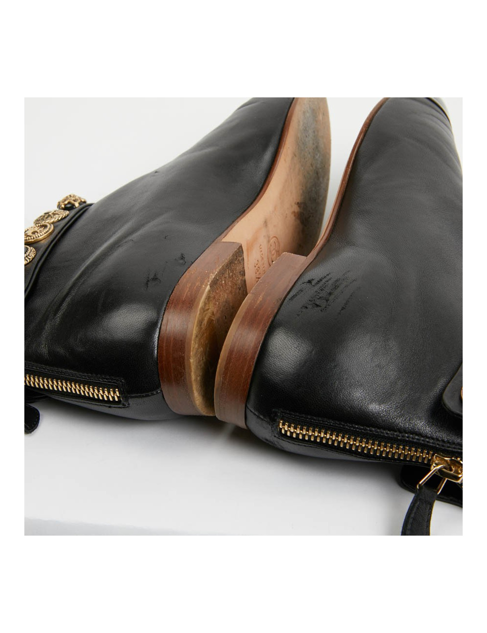 Boots CHANEL T 38,5 cuir et boutons CHANEL