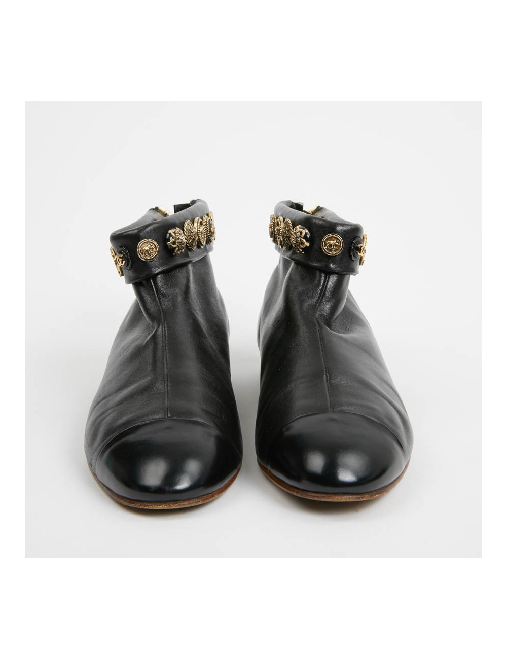 Boots CHANEL T 38,5 cuir et boutons CHANEL