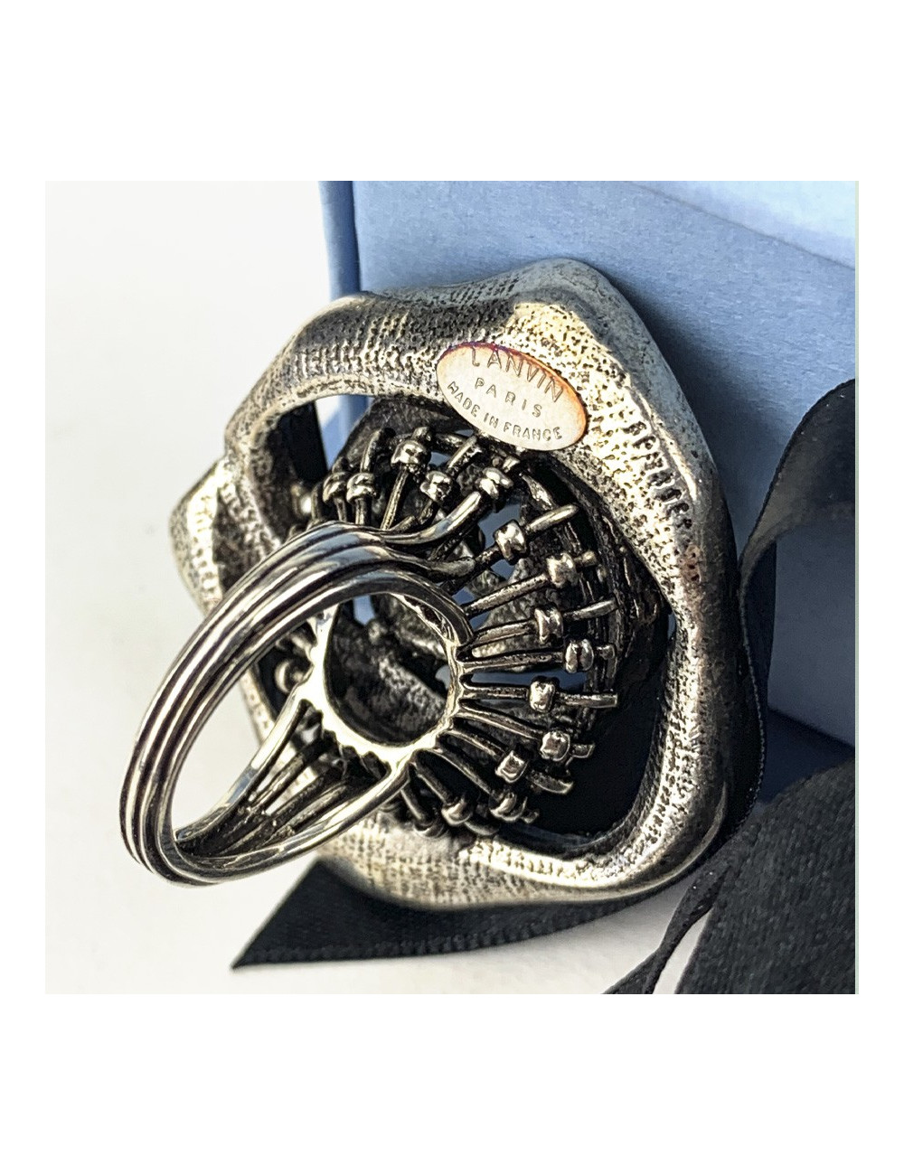 Bague LANVIN fleur avec cristaux noirs