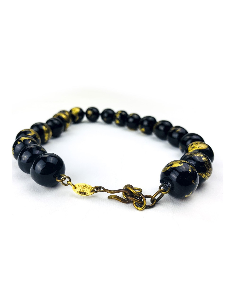 Collier ras de cou CHANEL pâte de verre noir et feuille d'or