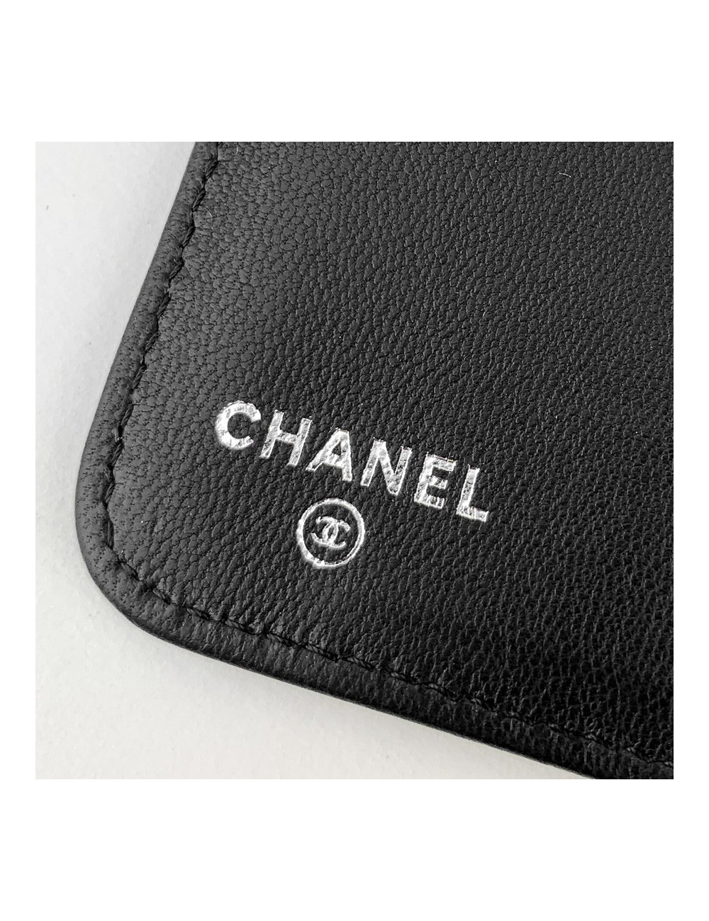 Protège IPAD CHANEL en cuir d'agneau noir