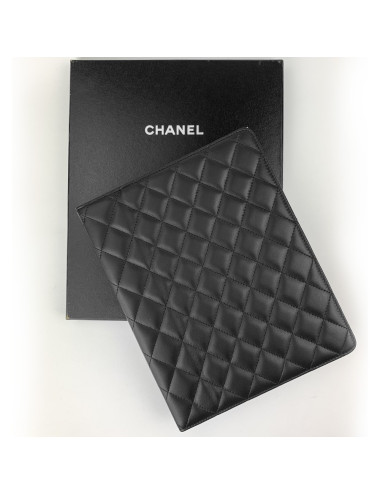 Protège IPAD CHANEL en cuir d'agneau noir 2