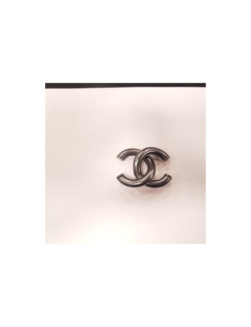 Broche CHANEL "CC" canon de fusil 