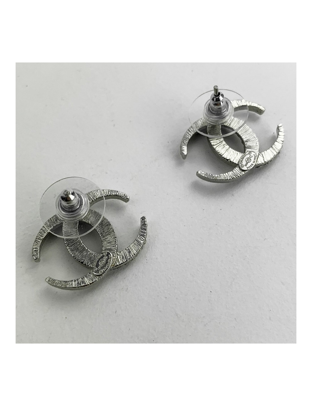 Boucles d'oreille clous CHANEL strass