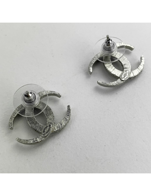 Boucles d'oreille clous CHANEL strass