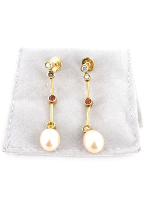 Boucles d'oreilles CHANEL joallerie en or jaune et perles de nacre blanche