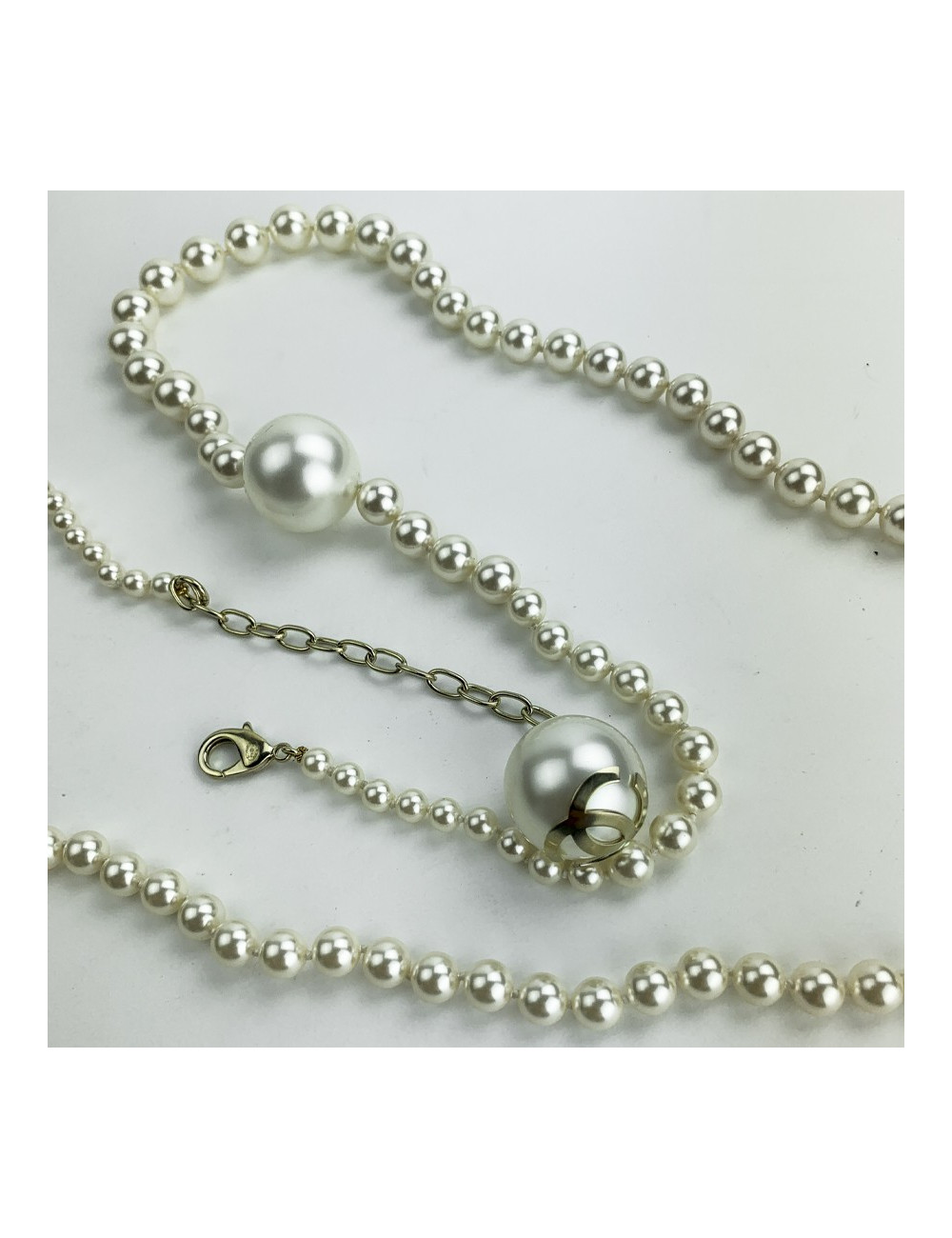 Sautoir CHANEL perles nacrées