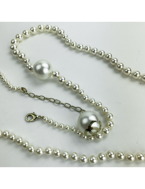 Sautoir CHANEL boules CC et perles nacrées