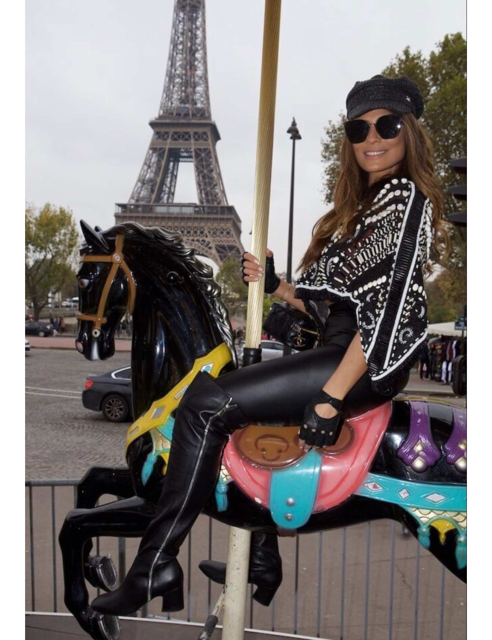 Poncho BALMAIN serti de perles et coquillage