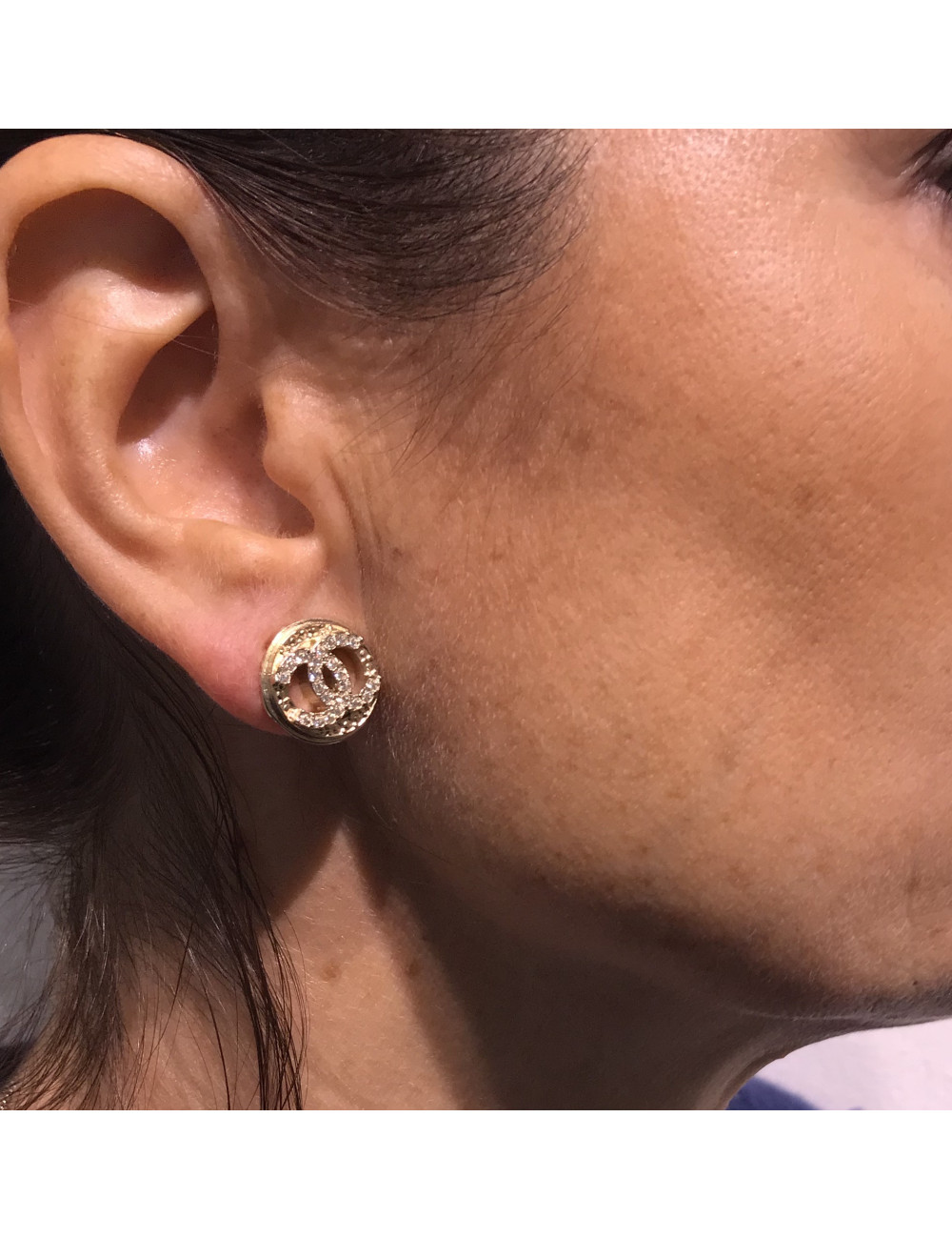 Boucles d'oreille CHANEL Cips CC strass