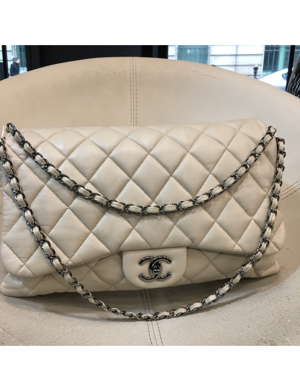 CHANEL jumbo souple