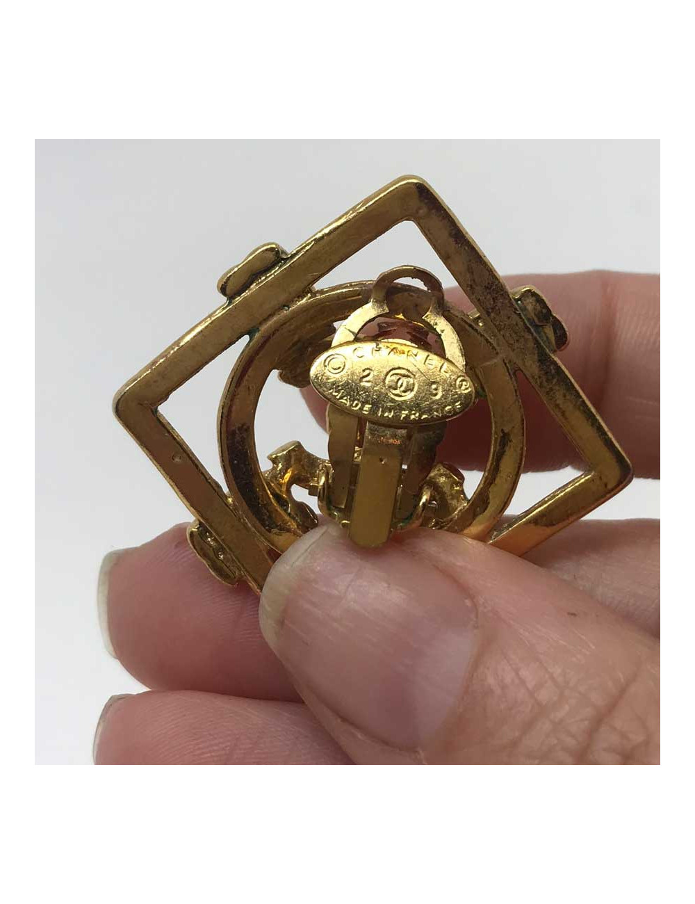 Boucles d'oreille CHANEL carrées dorées CC