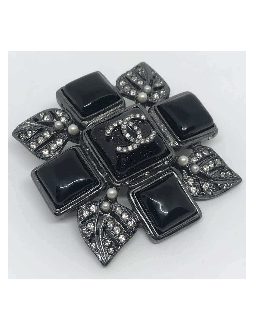 Broche croix CHANEL résine noire