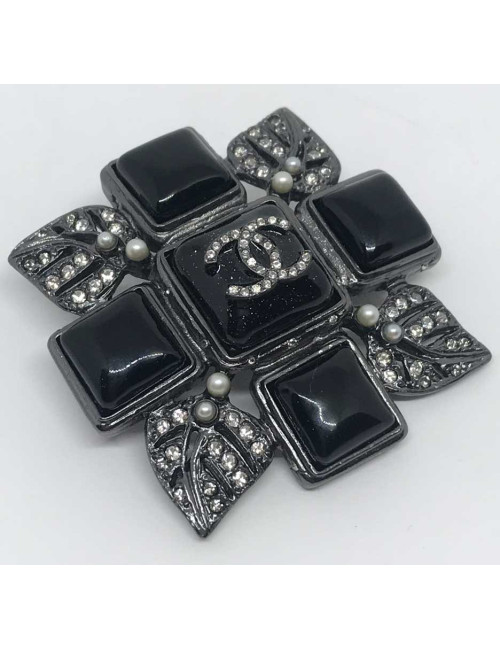 Broche croix CHANEL résine noire