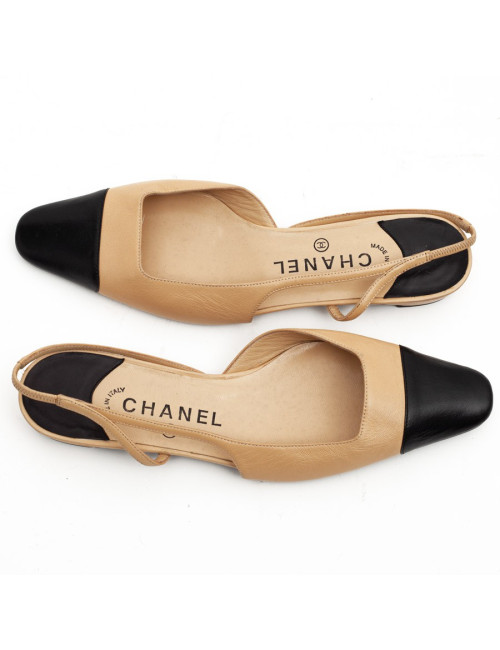 Sandales plates CHANEL bicolores beige et noir