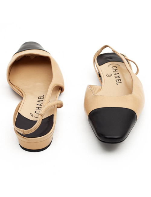 Sandales plates CHANEL bicolores beige et noir