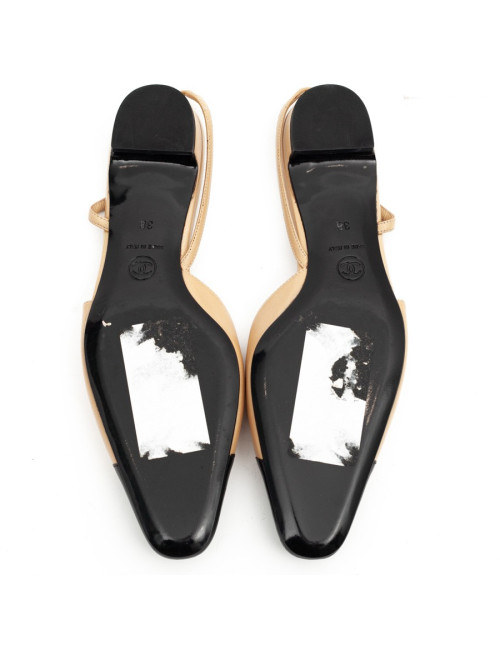 Sandales plates CHANEL bicolores beige et noir