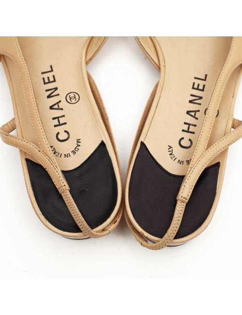 Sandales plates CHANEL bicolores beige et noir
