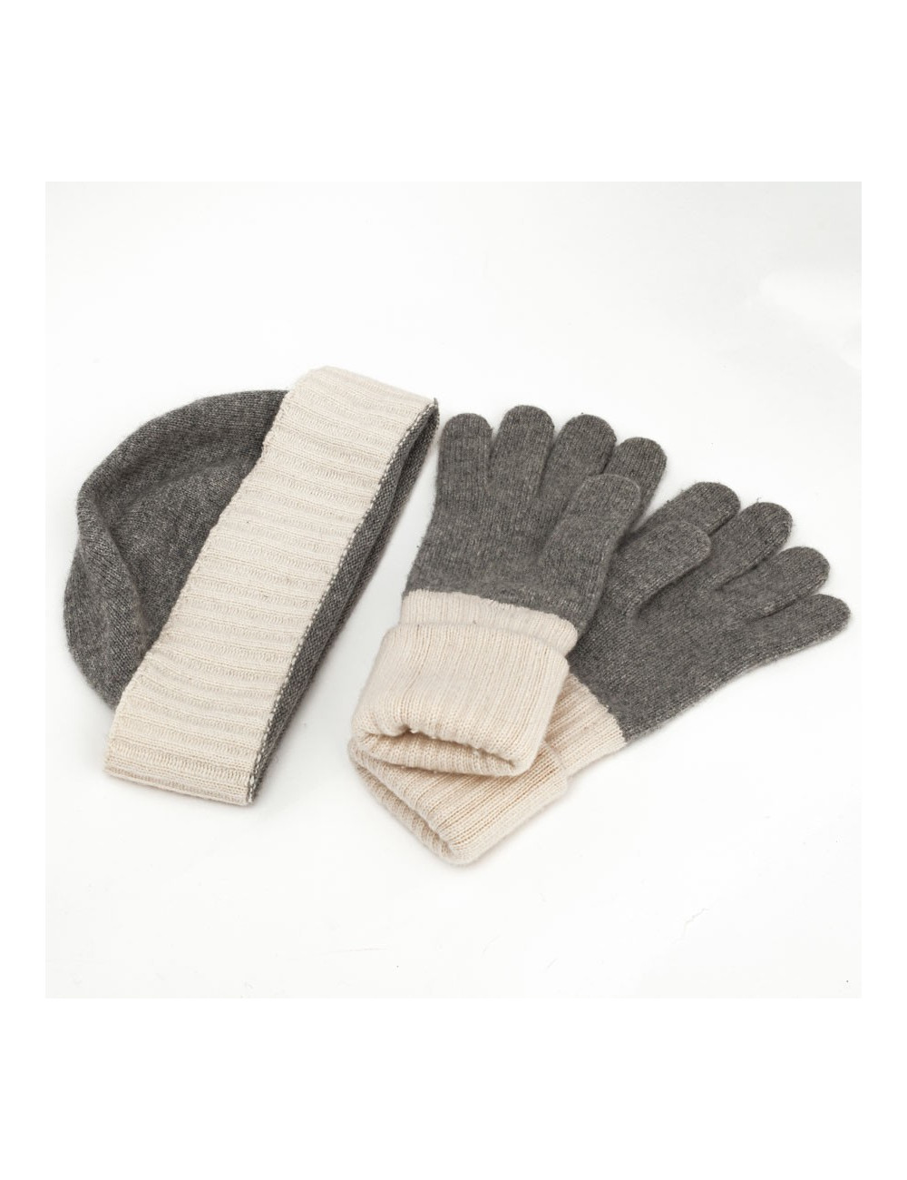 Set bonnet et gants CHANEl en cachemire blanc et gris