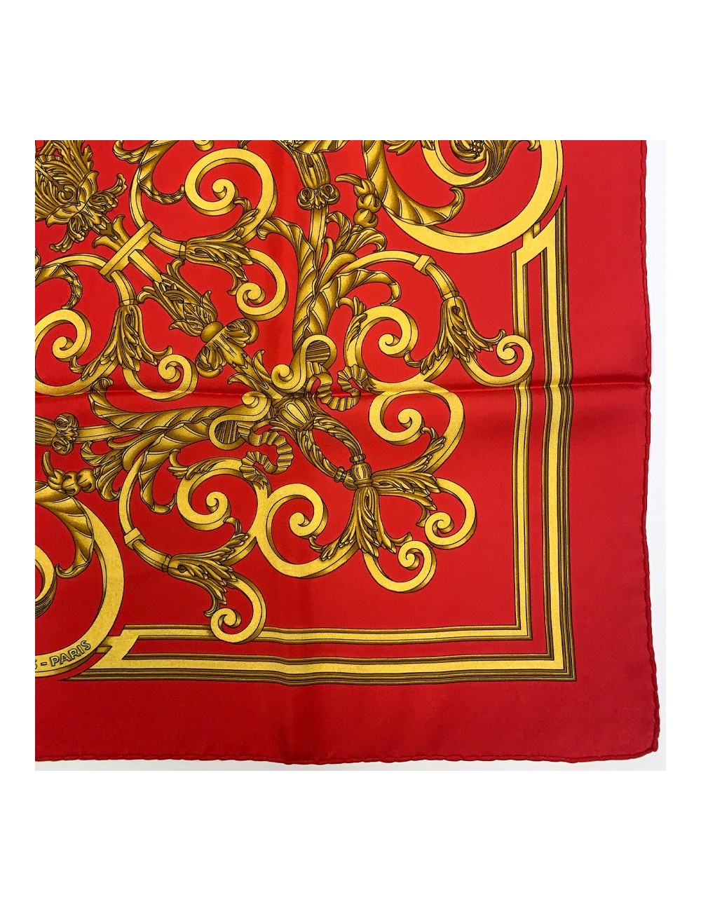 Carré HERMES Les Tuileries soie rouge