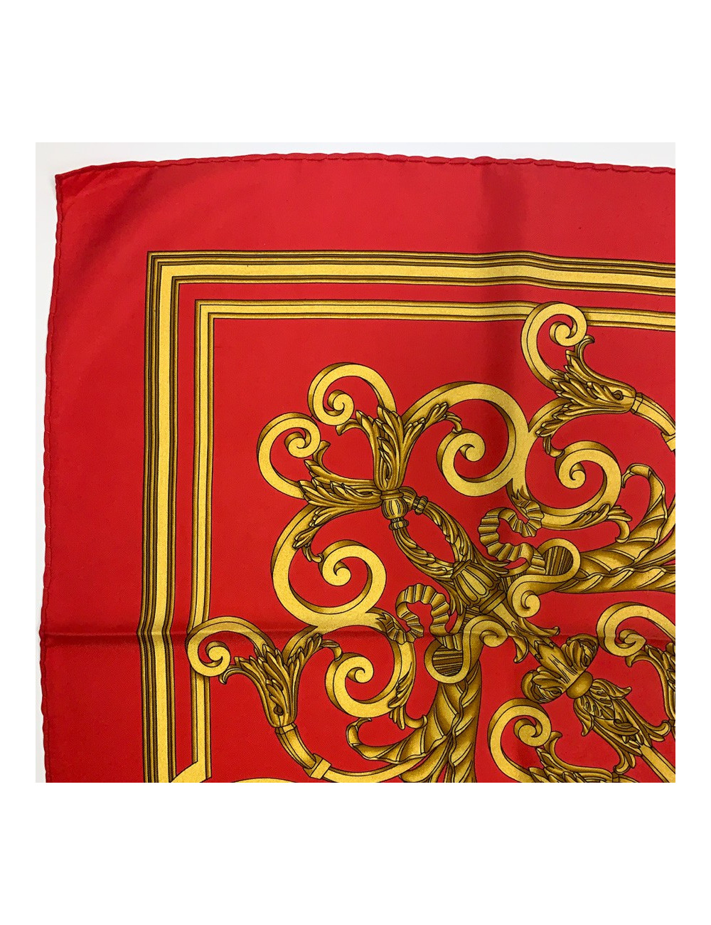 Carré HERMES Les Tuileries soie rouge