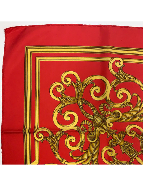Carré HERMES Les Tuileries soie rouge