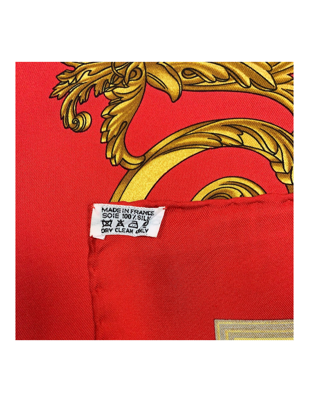 Carré HERMES Les Tuileries soie rouge