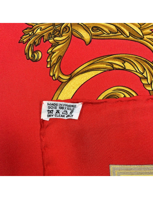 Carré HERMES Les Tuileries soie rouge