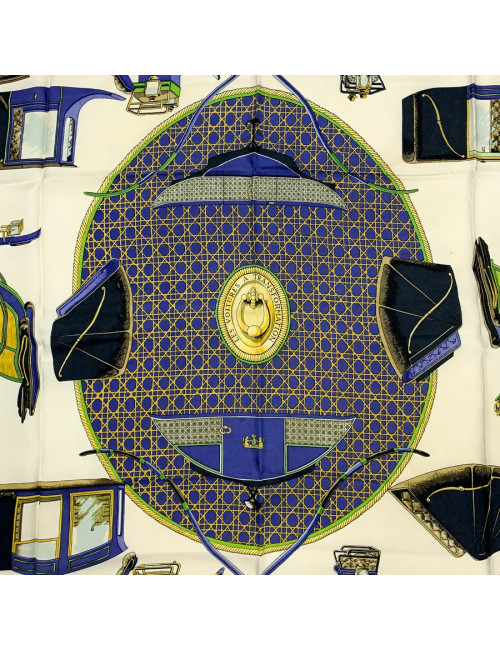 Carré HERMES "Voitures à transformation" soie 100 %