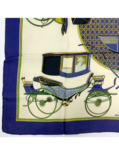 Carré HERMES "Voitures à transformation" soie 100 %