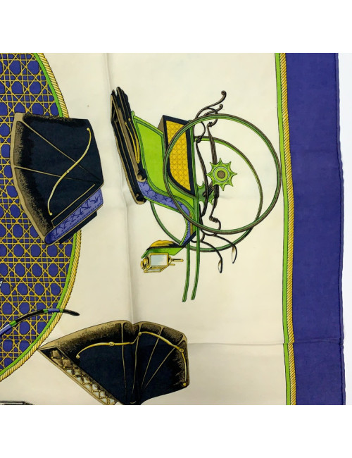 Carré HERMES "Voitures à transformation" soie 100 %