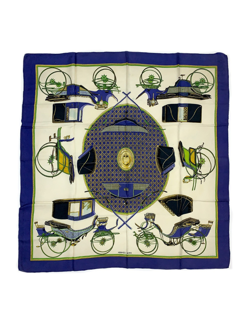 Carré HERMES "Voitures à transformation" soie 100 %