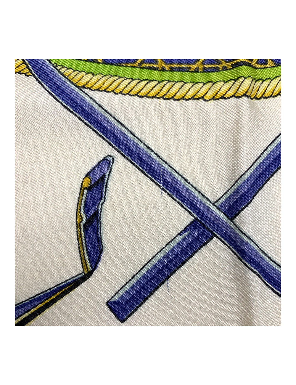 Carré HERMES "Voitures à transformation" soie 100 %