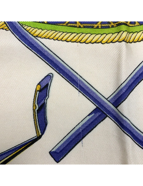 Carré HERMES "Voitures à transformation" soie 100 %